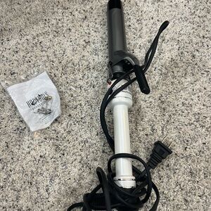 Hot tools 1 1/4” Curling Iron